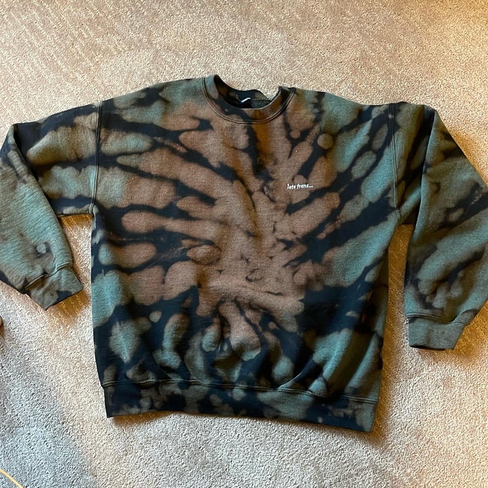 iets frans… men’s tie-dye sweatshirt, size medium.